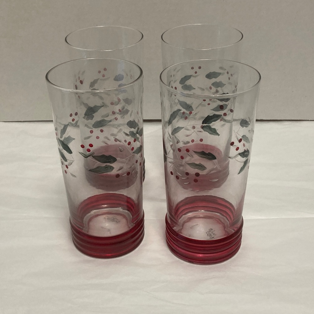 Pfaltzgraff Winterberry  Tumbler glasses set of four preloved